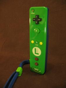Wii Remote Plus Luigi (10)